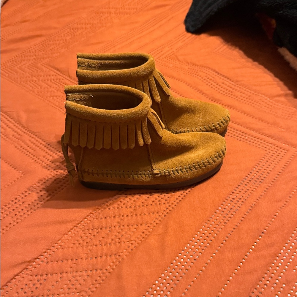 Kids Fringe Moccasin Boots - Tan